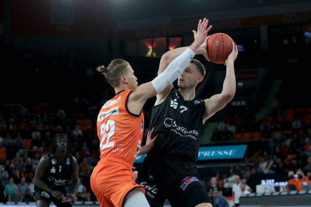 根据消息人 根据消息人